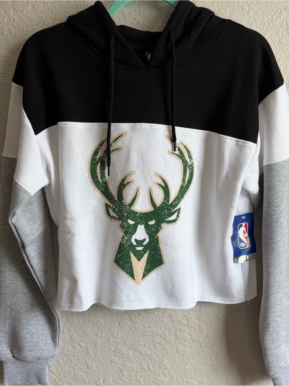 Milwaukee Bucks Ultra Game Colorblock Cropped Hoodie - Women’s Medium NBA NWT